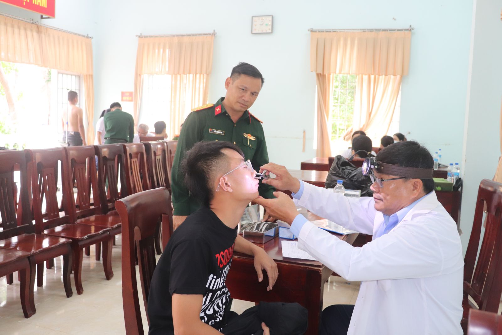 Checking the work of military service examination and public security service recruitment in 2025 in Phu Hoa district