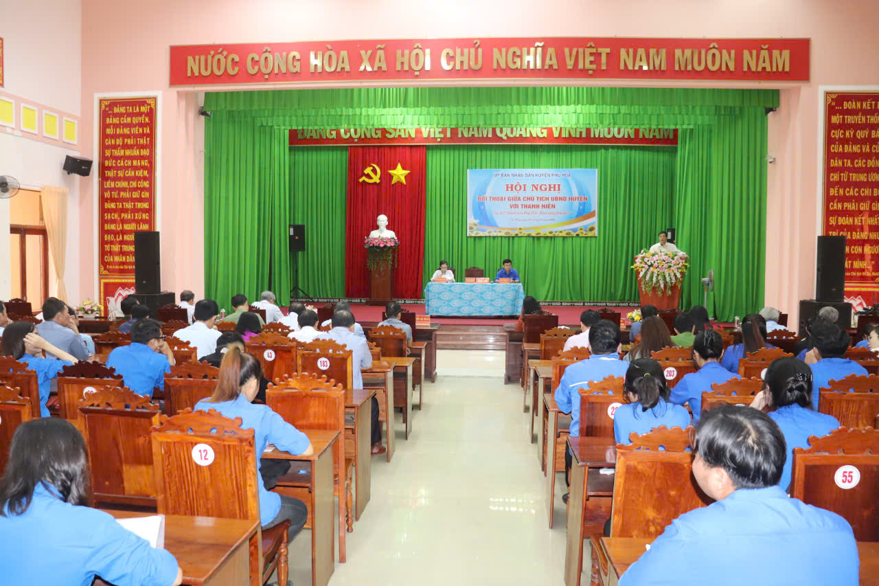 Dialogue conference between the Chairman of the District People's Committee and young people in 2024