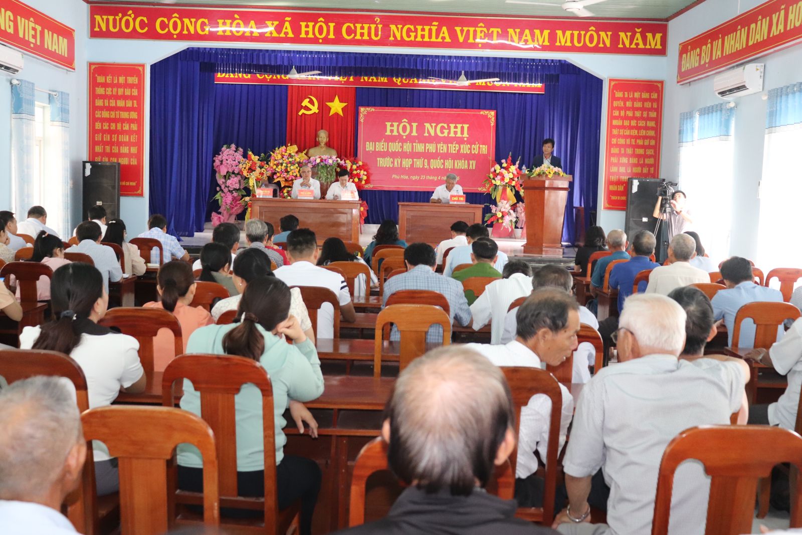 Đại biểu Quốc hội tỉnh tiếp xúc cử tri Phú Hòa trước Kỳ họp thứ 9