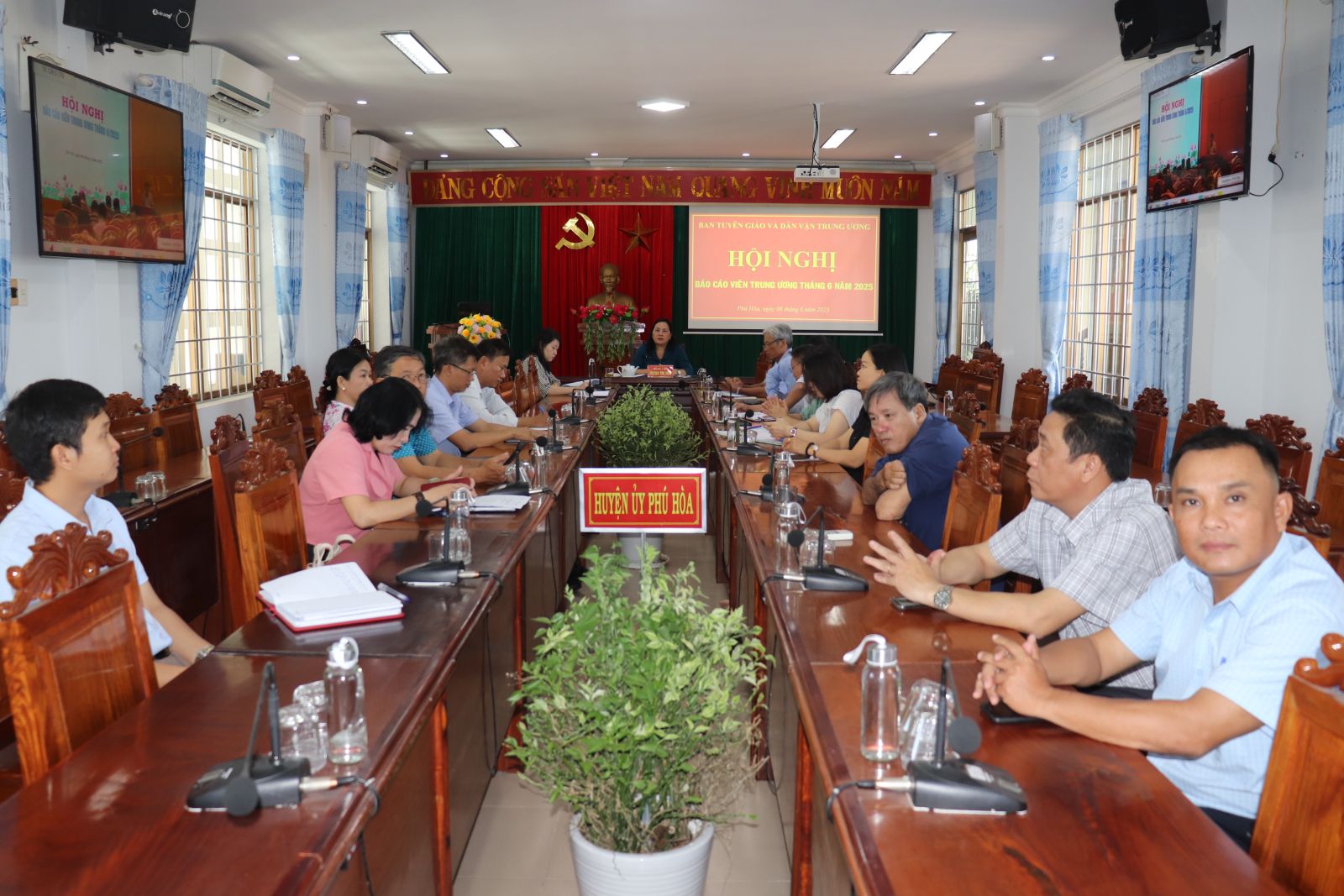 Hội nghị báo cáo viên Trung ương tháng 6/2025