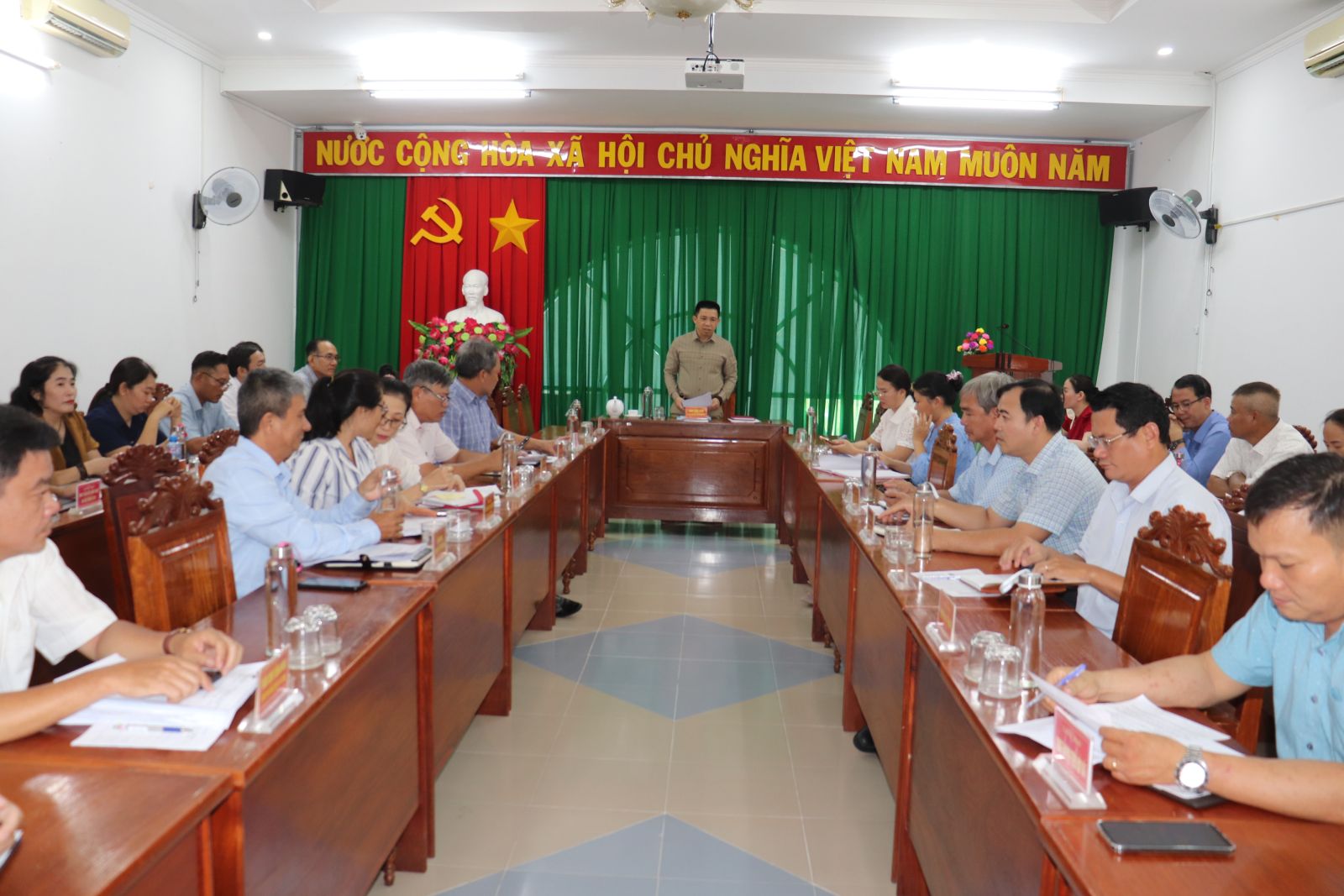 Hội nghị UBND huyện thường kỳ tháng 5/2025