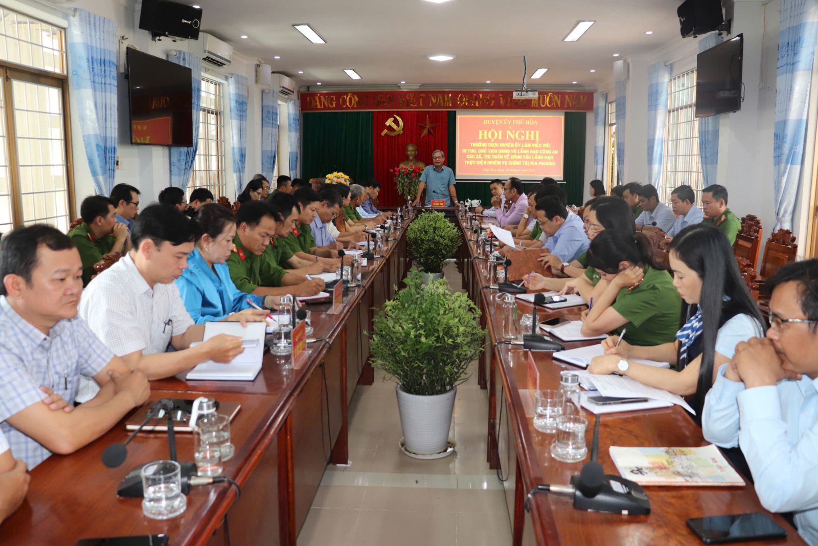 Thường trực Huyện ủy làm việc với các xã, thị trấn về lãnh đạo thực hiện nhiệm vụ chính trị địa phương