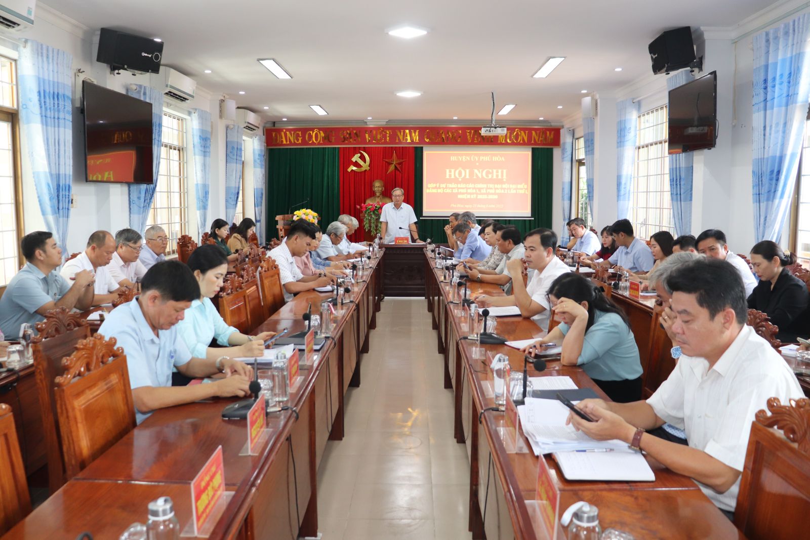 Lấy ý kiến góp ý dự thảo Báo cáo chính trị Đại hội Đảng bộ cấp xã nhiệm kỳ 2025-2030