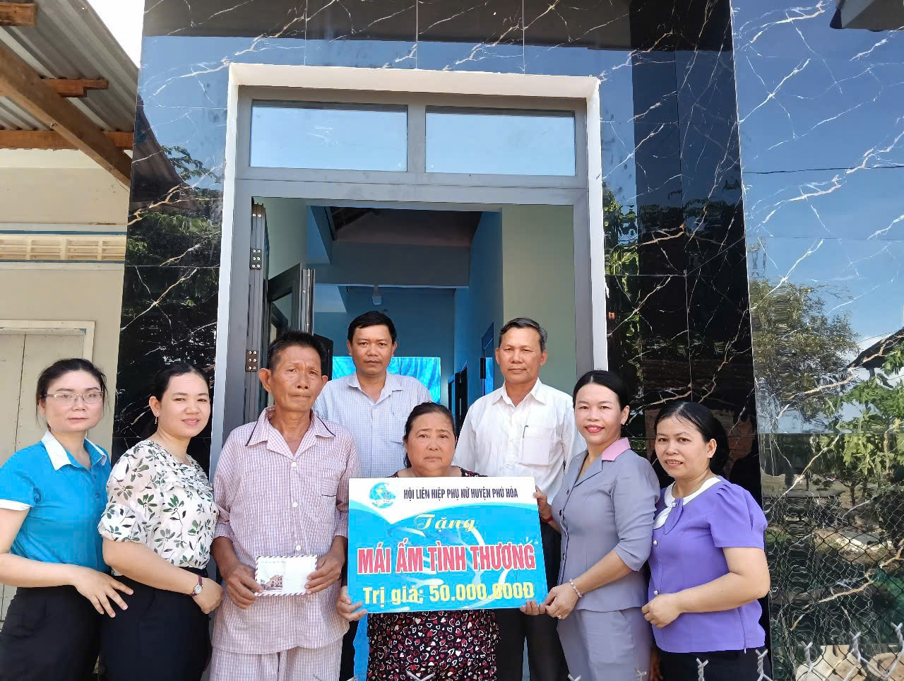 Nghiệm thu và bàn giao nhà “Mái ấm tình thương”