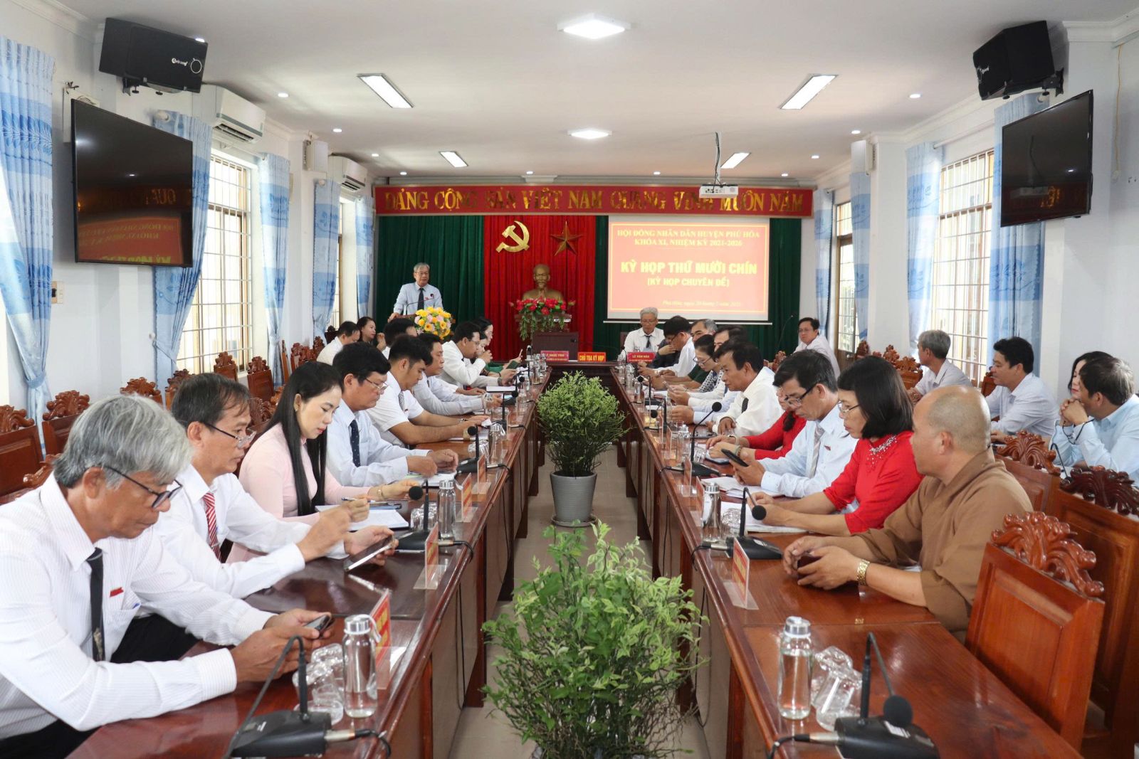 Kỳ họp thứ 19 HĐND huyện (kỳ họp chuyên đề)