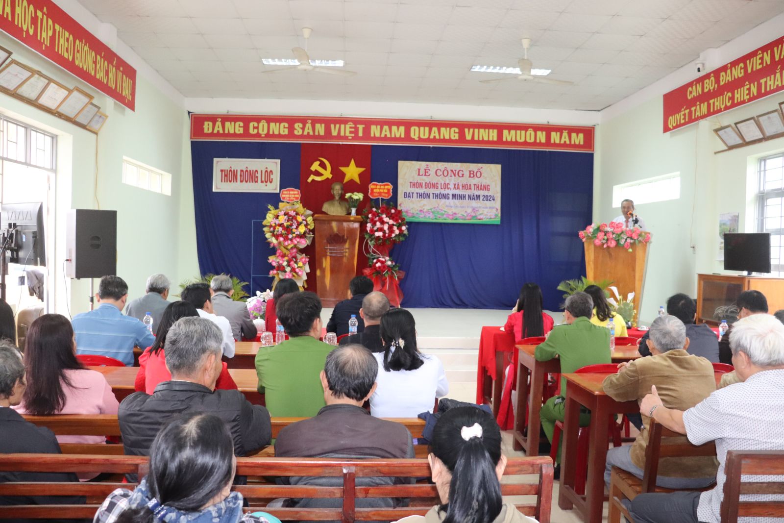 Công bố thôn Đông Lộc (xã Hòa Thắng) đạt thôn thông minh